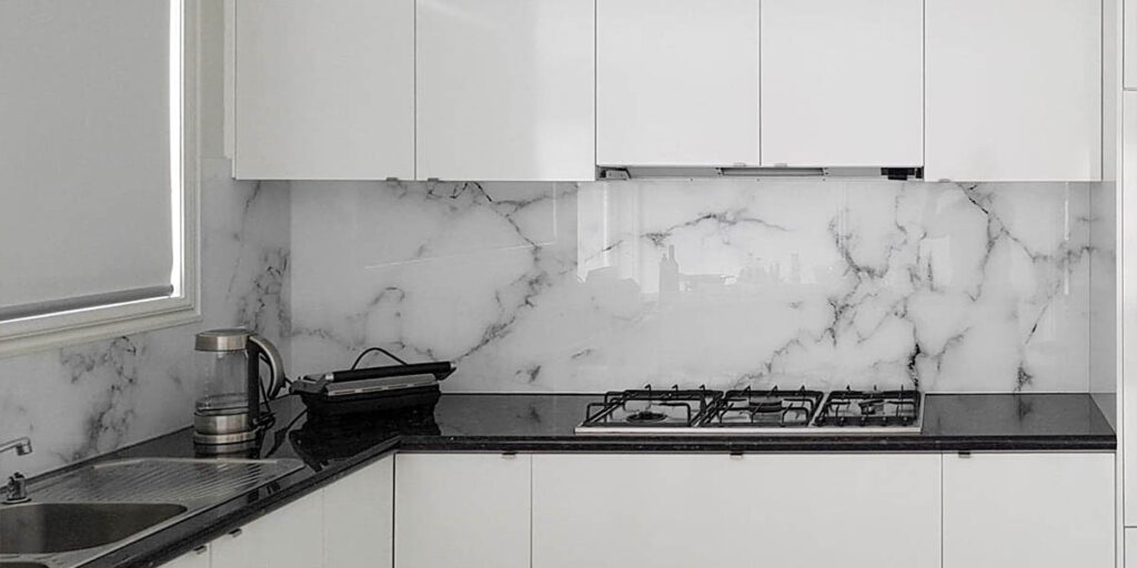 From Drab to Fab: Glass Splashbacks as the Heart of Kitchen Renewal 6